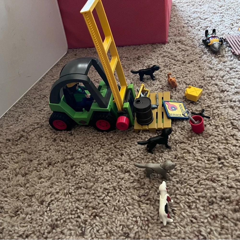 Playmobil Lot forklift plus figures and Animals with accessories